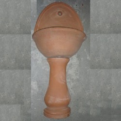 fontana a parete liscia: vasca con colonna